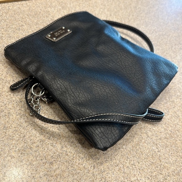 Nine West Crossbody/wristlet CB strap removable, pebbled black man-made leather - Picture 9 of 10